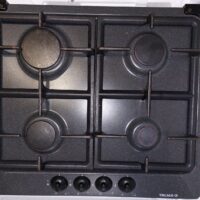 Forno, piano cottura e frigorifero